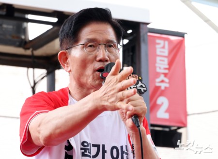 경산 찾아 지지 호소하는 김문수 후보