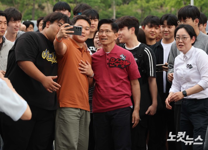 김문수 후보, 학새들과 셀카