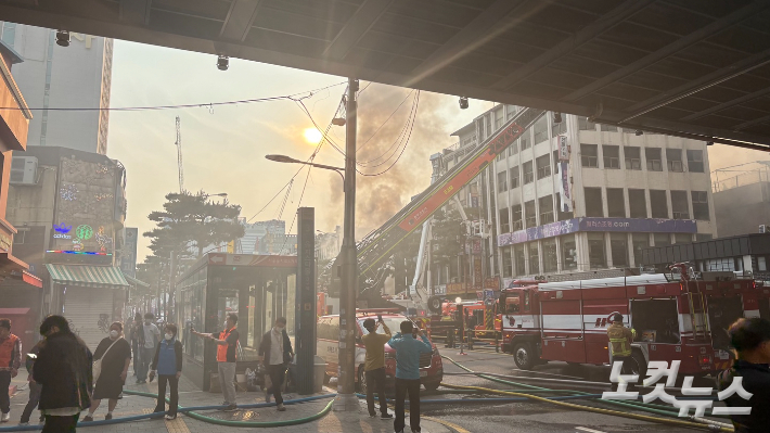 서울 중구 재개발 지역 화재 진화 난항…1명 부상·을지로 교통 통제