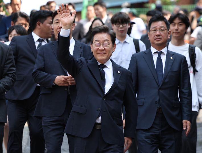 [속보]이재명, 이준석 논란에 "국가운명 진지하게 고민하는 선거 돼야"