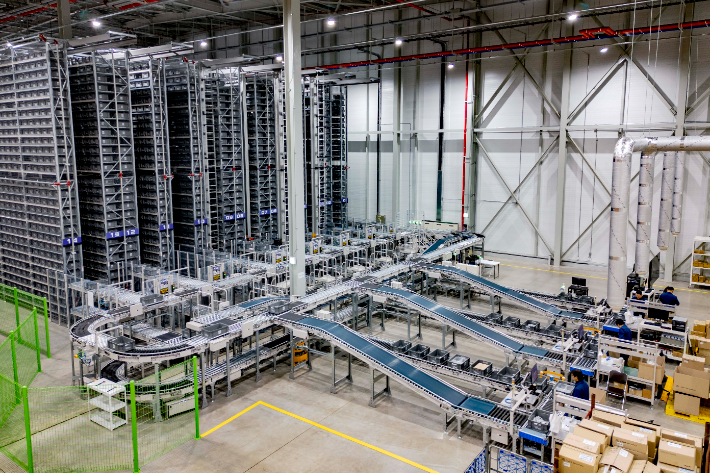 영남 물류센터 내 자동화 창고 시스템. 부품의 입고와 저장, 출고를 자동화 시스템으로 관리한다. 현대모비스 제공