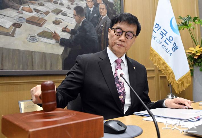 한은, 기준금리 0.25% 인하...연 2.50%