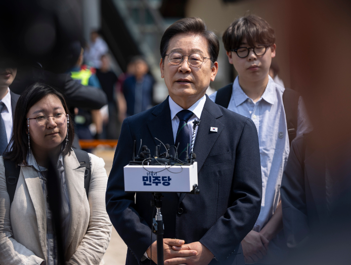 이재명, 이준석 '아들 공세'에 "엄중한 시기, 국가운명 고민해야"