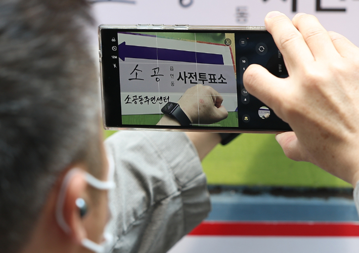 사전투표 첫날 오전 11시 투표율 7%…동시간대 최고치