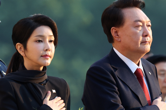 사세행, '6천만원대 목걸이·샤넬백 뇌물' 尹부부 공수처 고발