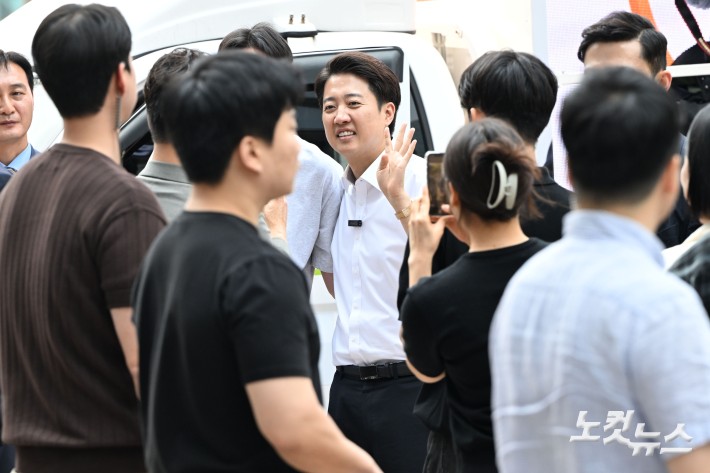 판교에서 시민들 만나는 이준석 후보