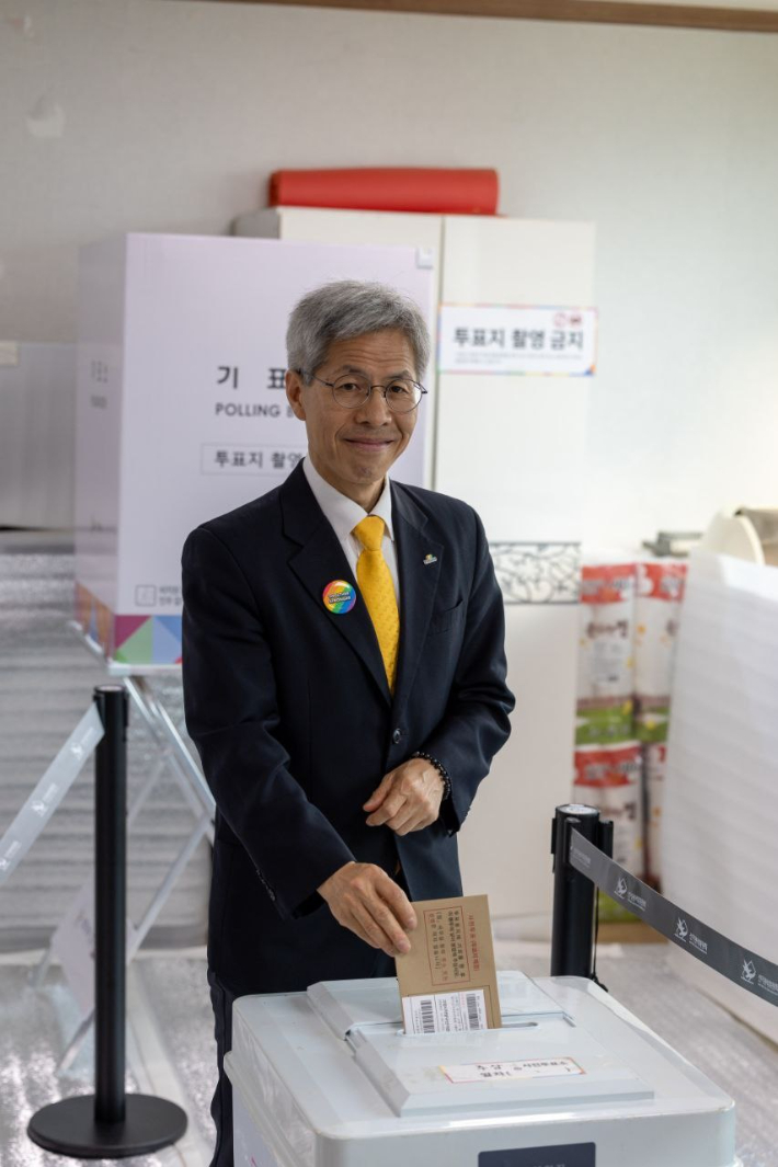 민주노동당 권영국 대선 후보는 29일 오전 전남 여수 주암마을회관에서 사전투표를 마쳤다. 민주노동당 제공