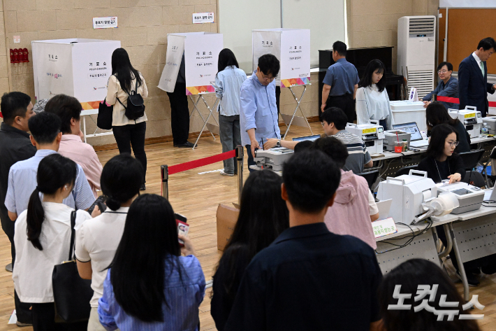 [속보]오후 5시 사전투표율 17.51%…지난 대선보다 1.67%p↑