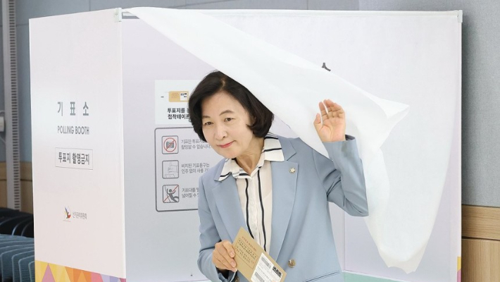 추미애, 사전투표 논란에 "누군가 뒤에서 지령"