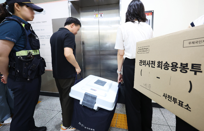 회송용 봉투에 이재명 기표용지? 선관위 "자작극 의심"