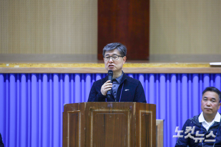 연합회장 편용범 목사가 개회사를 전하고 있다.