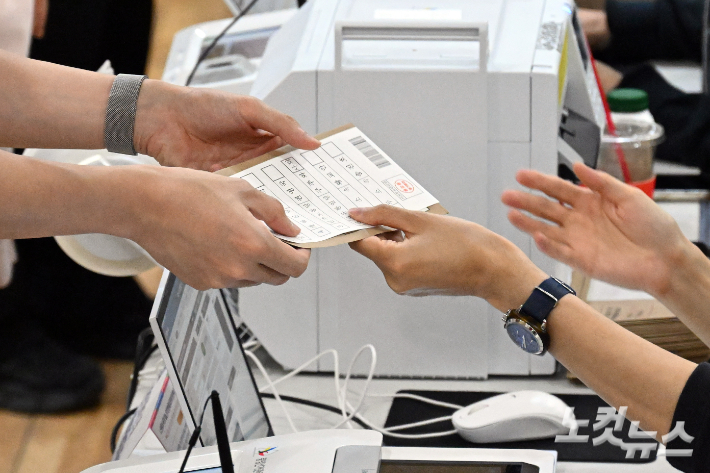 [속보]오후 3시 사전투표율 29.97%…지난 대선보다 0.77%p↓
