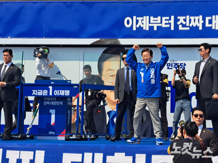 제21대 대통령선거 본 투표일을 나흘 앞둔 30일, 더불어민주당 이재명 후보가 춘천을 찾아 접경 지역의 희생과 소외를 언급하고 균형 발전과 민주주의 회복을 강조하는 등 강원권 표심 확보에 주력했다. 진유정 기자