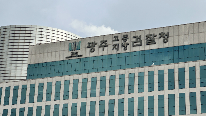 "분유 대신 게임 아이템"…세 자녀 굶긴 20대 아빠, 징역 3년 구형