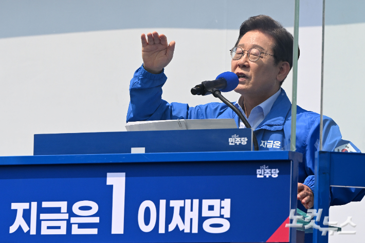 [속보]이재명 "국민의힘 지도부, 내란 주요 종사자 의심돼"