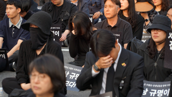 눈물바다로 변한 추모제. 고상현 기자