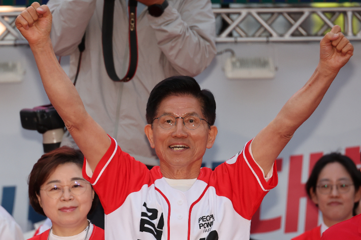 '동진' 김문수 "이재명 총통 막아야…김부선도 나 찍겠다 해"