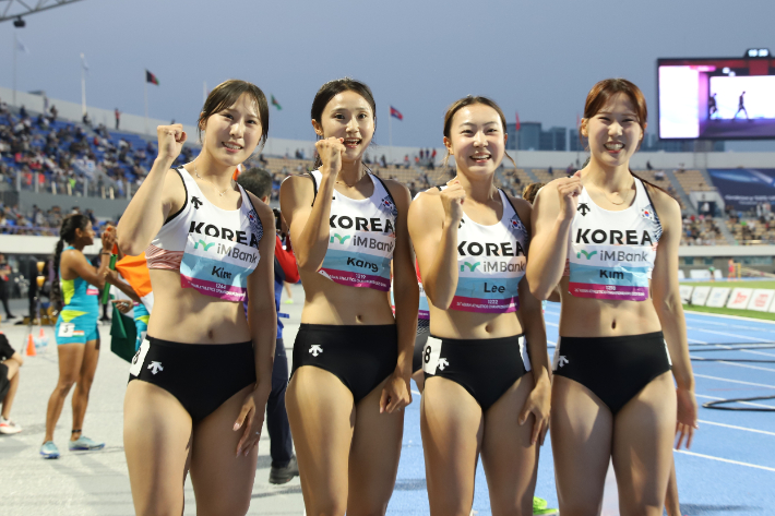 여자 육상 400m 계주 대표팀. 연합뉴스