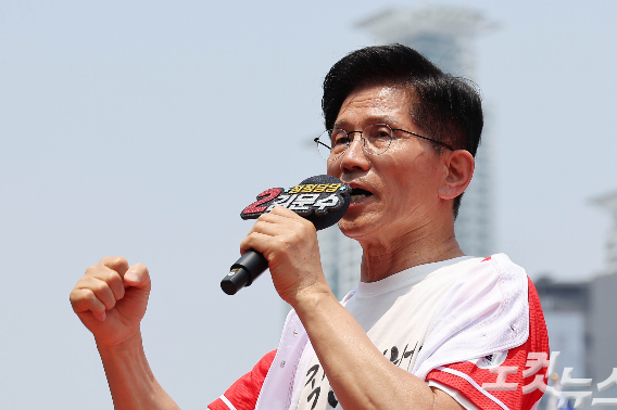 김문수 "리박스쿨 전혀 모르는 일…댓글 운영도 알지 못해"
