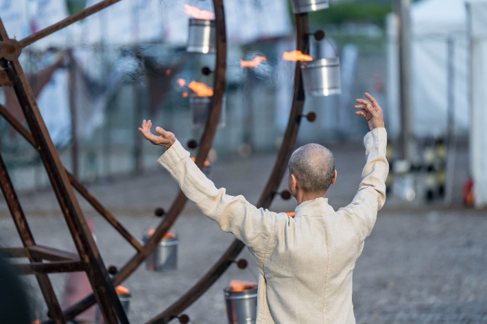 지난달 25일부터 '꽃인 듯 강물인 듯 어쩌면 이야기인 듯'을 주제로 펼쳐진 춘천마임축제가 1일 밤샘난장 도깨비난장을 끝으로 8일간의 일정을 마무리했다. 춘천시 제공
