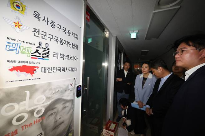 선거 막판 변수 뜬 '리박스쿨'…민주 '굳히기' 총력전