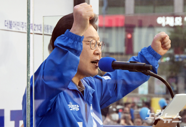 [속보]이재명 "내란으로 경제 곤두박질…새로운 미래 만들어야"