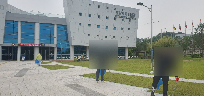 호국기념관 환경정화 모습. 순천 준법지원센터 제공
