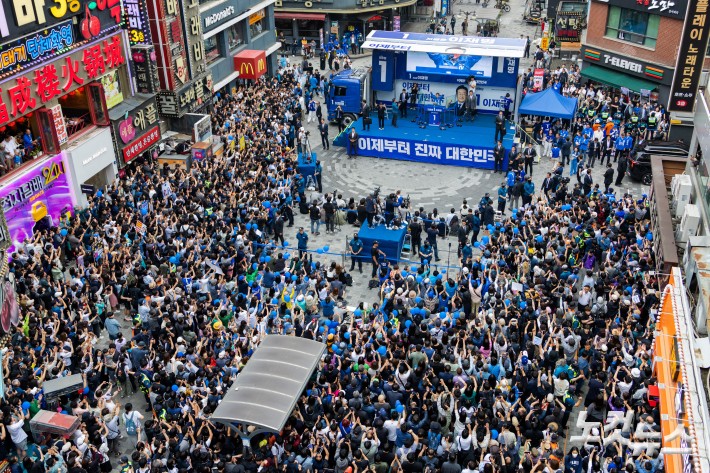 2일 경기 광명시 철산로데오 광장에서 이재명 더불어민주당 대선 후보의 유세가 열리고 있다.20250602