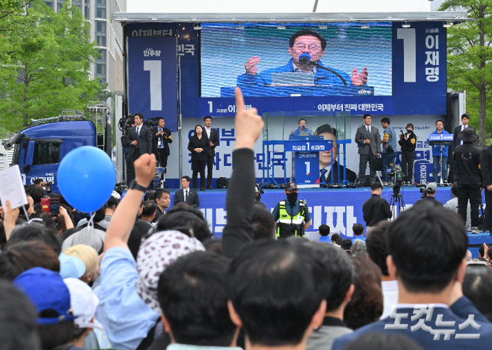 [속보]이재명 "당선시 대통령 취임 직후 추경…주식시장 정상화"