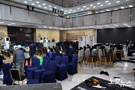 제21대 대통령 선거일인 3일 서울 여의도 국회 로텐더홀이 대통령 취임식 준비로 분주하다.