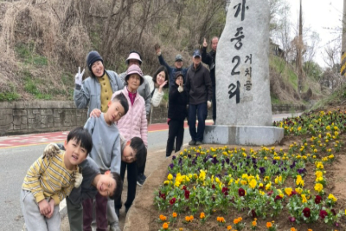 나무숲교회 마을꽃가꾸기 사역현장. 자료사진