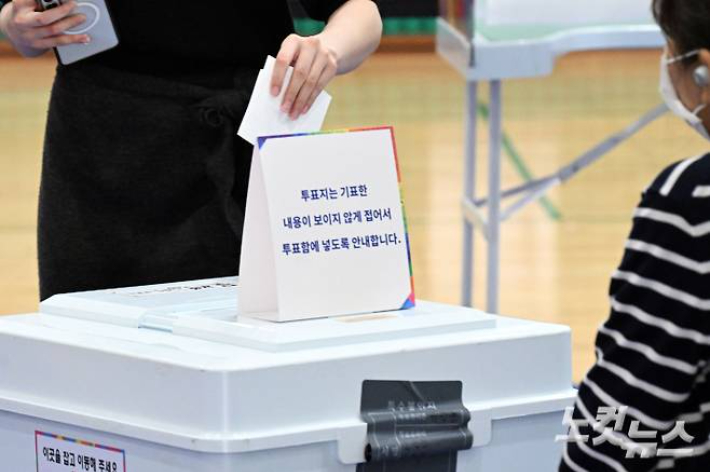 투표지 재교부 거절했다며 투표지 훼손…광주시 선관위, 고발