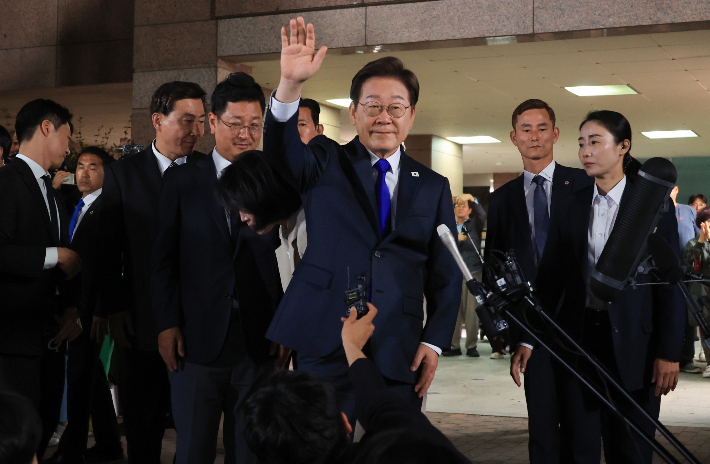 '당선 확실' 이재명 "국민 결정에 경의…최선 다해 사명 수행"