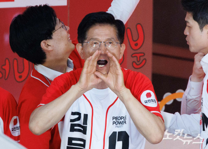 황진환 기자