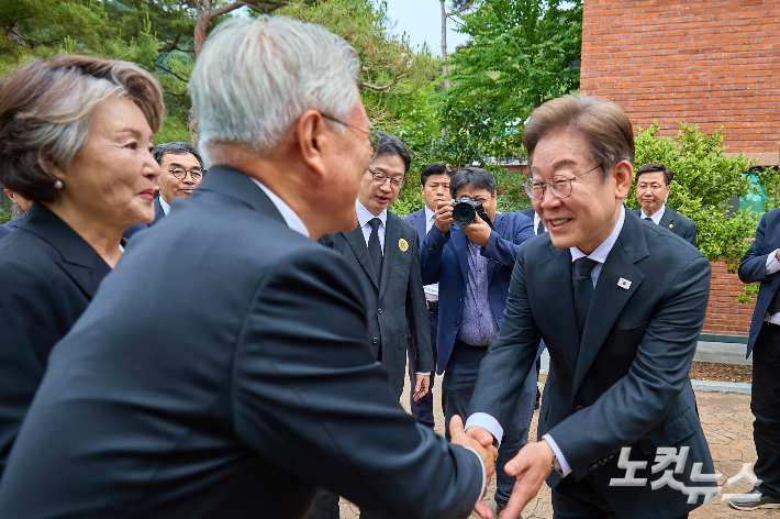 문재인, 이재명 당선 축하…"내란에 대한 준엄한 심판"
