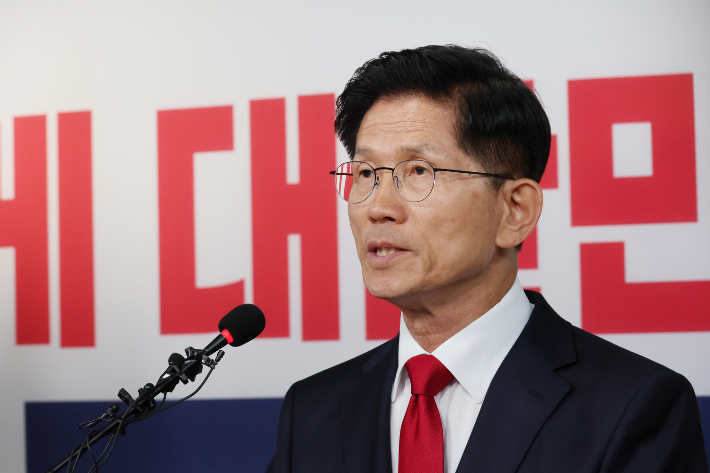 김문수 "국민 선택 겸허히…이재명 축하"