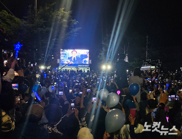 다시 국회로 모인 시민들…"내란 극복" 이재명에 "이겼다" 환호성[영상]