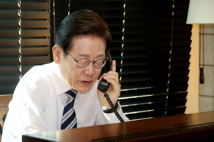 [속보]李대통령, 합참의장 통화…"계엄 부당명령 소극대응 잘한일"