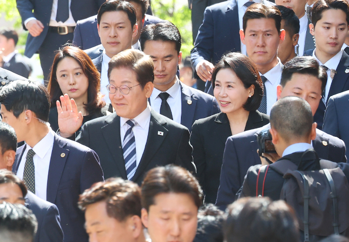 '이재명 경호' 당분간 경찰이 맡는다…경호처 추가 검증 필요