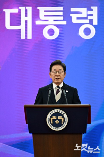 이재명 대통령이 4일 서울 여의도 국회 의사당 중앙홀(로텐더홀)에서 제21대 대통령 취임사를 하고 있다