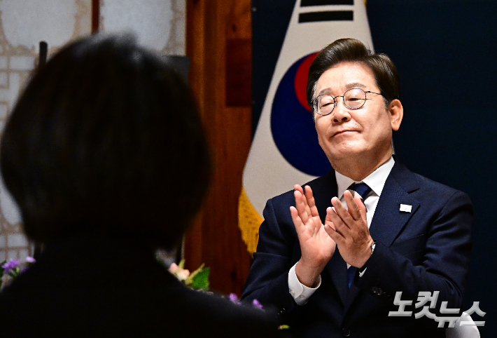 [속보]李대통령 "앞으로 대통령 출근한다고 너무 길막고 하지 않았으면"