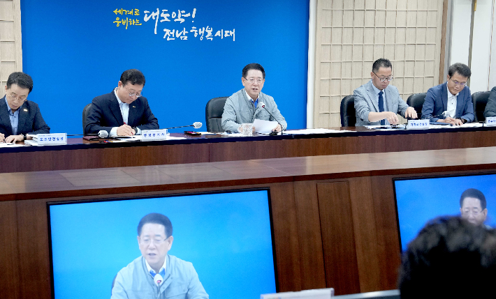 김영록 전남지사가 4일 새정부 출범 관련 간부회의를 주재하고 있다. 전라남도 제공 