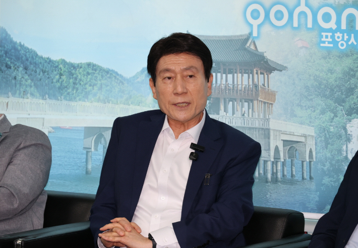 이재명 대통령 당선과 관련해 이강덕 포항시장이 지역경제 활력 회복과 민생 안정을 위한 시정 운영 방향을 밝히고 있다. 포항시 제공