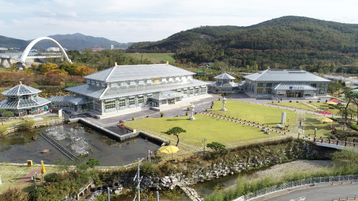 경주 동궁원 전경. 경주시 제공