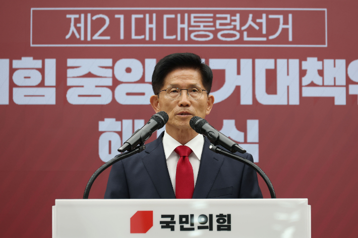 김문수 40%대 '뜻밖 선방'에…복잡해진 '당권 방정식'