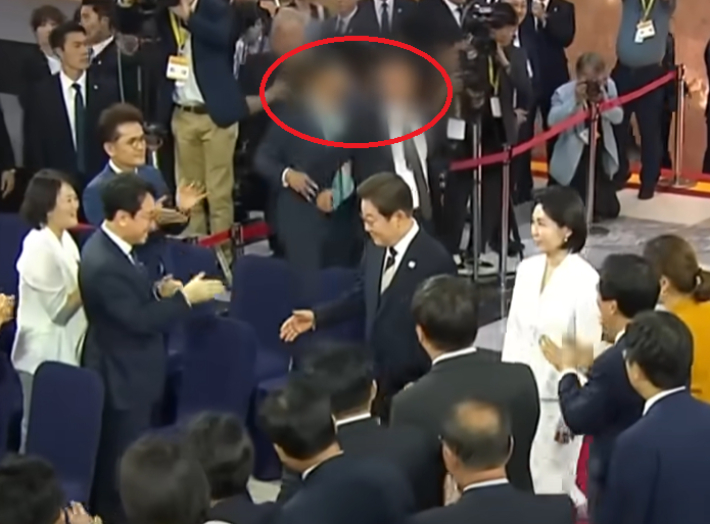 '경찰과 몸싸움' 대통령경호처 향한 끊이지 않는 불신, 왜?[오목조목]
