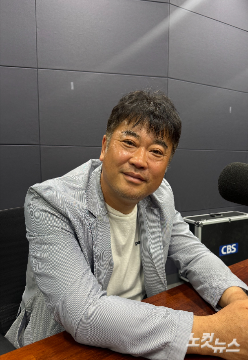 강원CBS.강원영동CBS 시사프로그램 <최진성의 위클리오늘>에 출연한 강원연극협회 이석표 회장. 강민주 PD