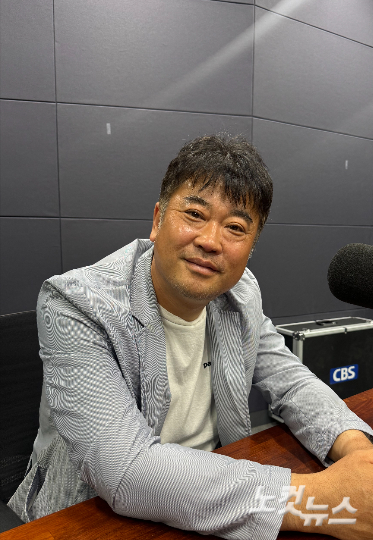 강원CBS.강원영동CBS 시사프로그램 <최진성의 위클리오늘>에 출연한 강원연극협회 이석표 회장. 강민주 PD