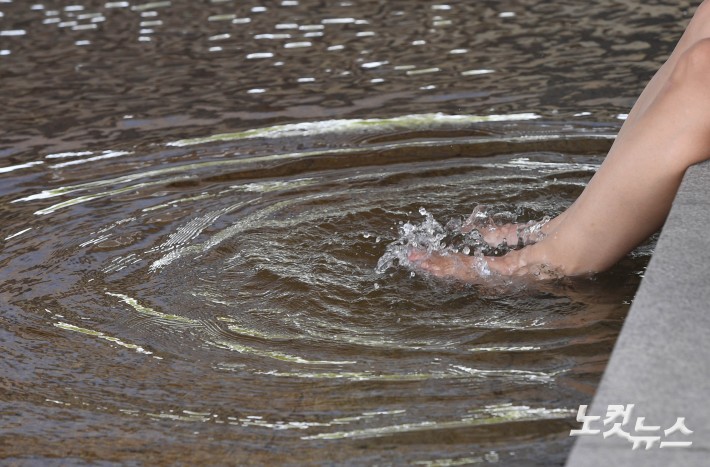 발끝으로 느끼는 시원함