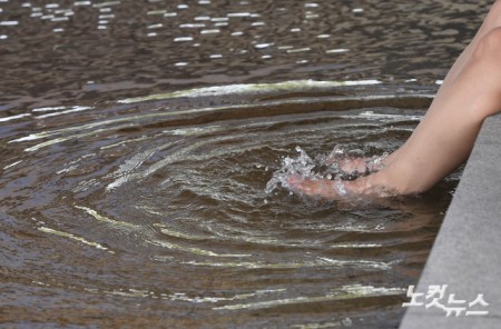 발끝으로 느끼는 시원함